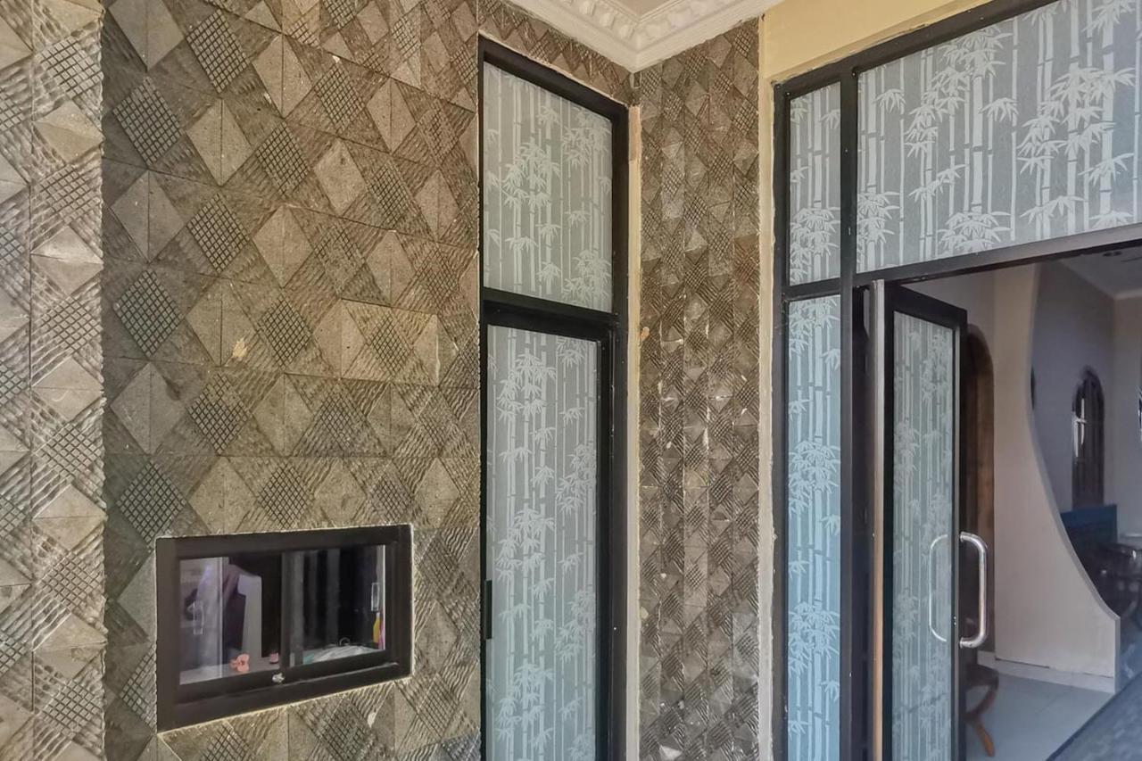 Hotel Reddoorz Near Pantai Pancer Door Pacitan Exterior foto